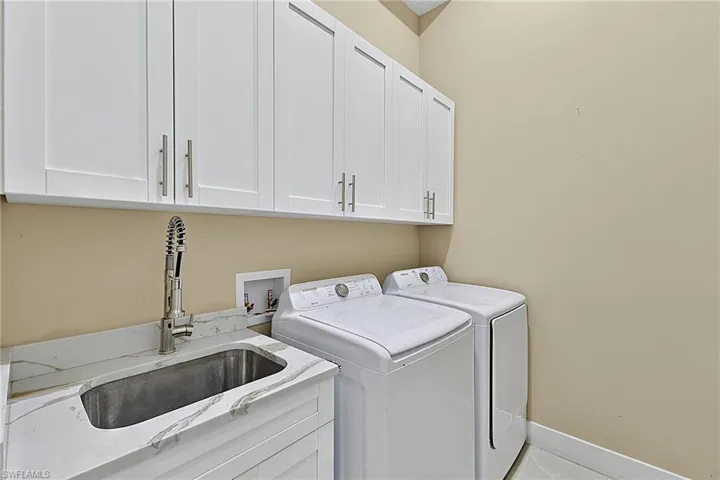 455 Se 17th Ave, Cape Coral, Florida 33990