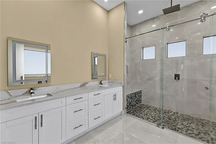 455 Se 17th Ave, Cape Coral, Florida 33990