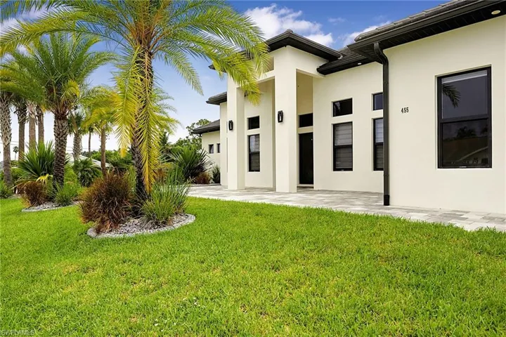 455 Se 17th Ave, Cape Coral, Florida 33990