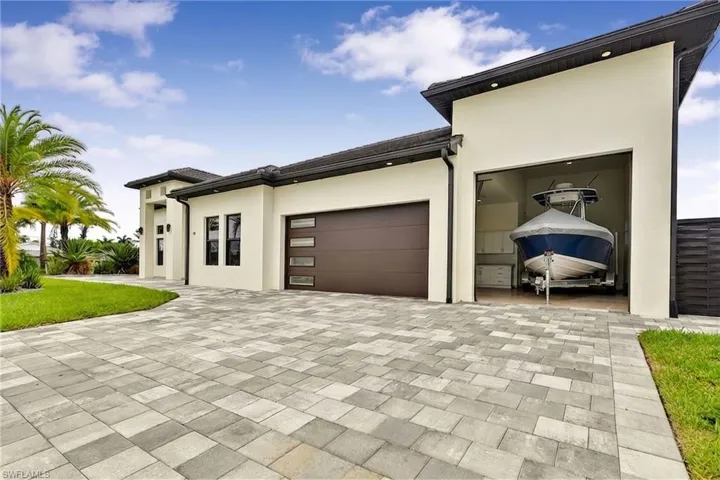455 Se 17th Ave, Cape Coral, Florida 33990