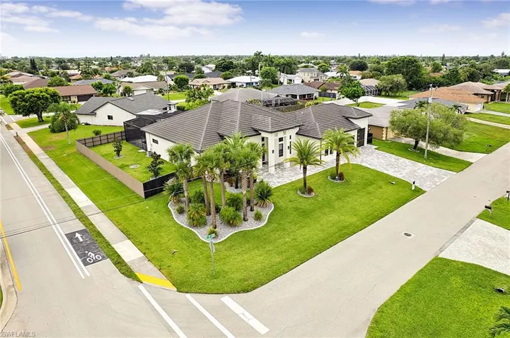 455 Se 17th Ave, Cape Coral, Florida 33990