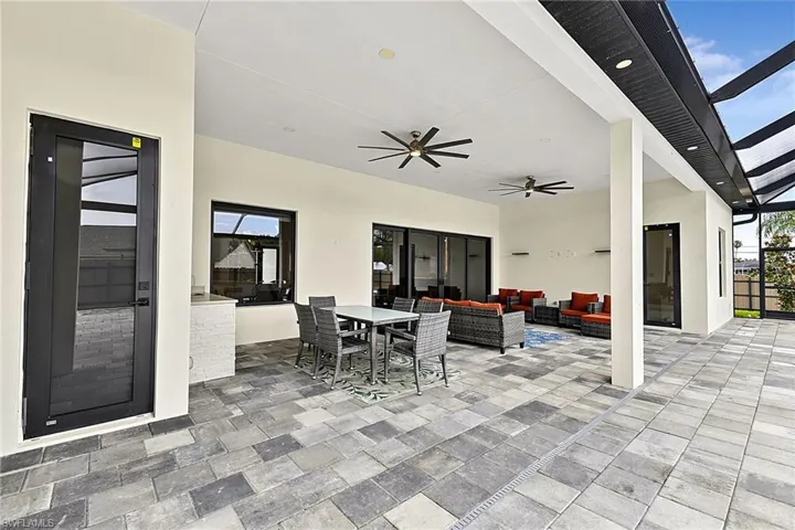 455 Se 17th Ave, Cape Coral, Florida 33990