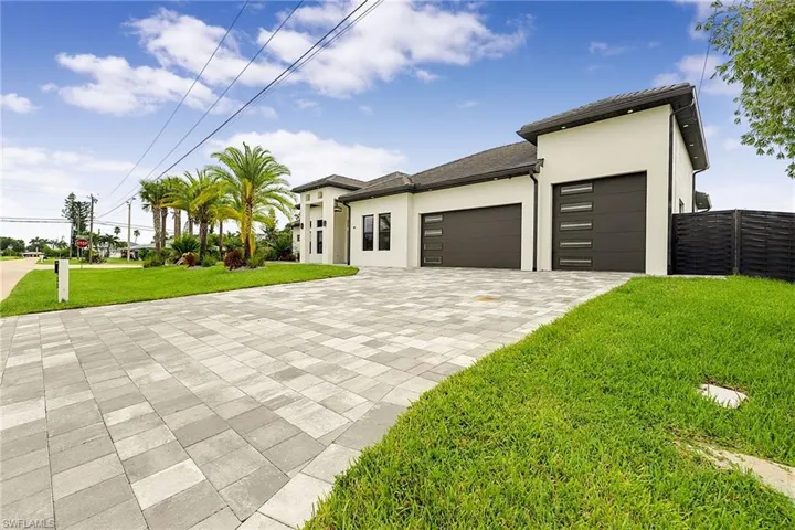 455 Se 17th Ave, Cape Coral, Florida 33990