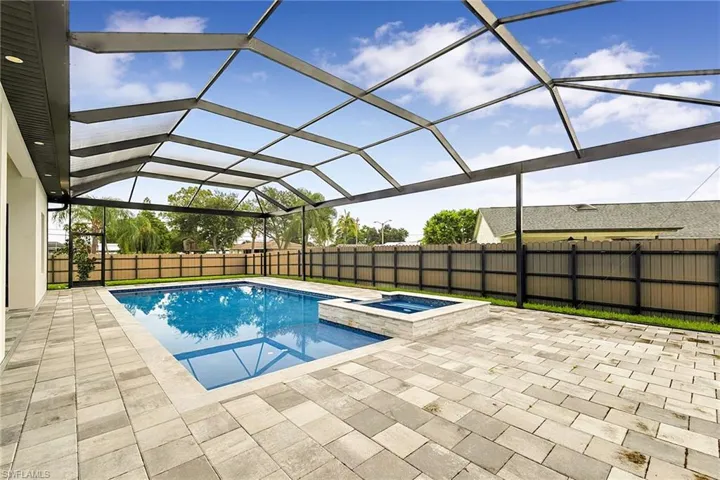 455 Se 17th Ave, Cape Coral, Florida 33990