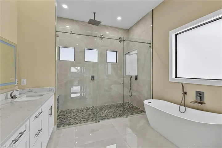 455 Se 17th Ave, Cape Coral, Florida 33990