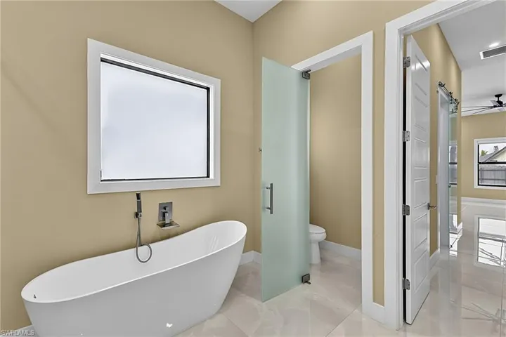 455 Se 17th Ave, Cape Coral, Florida 33990