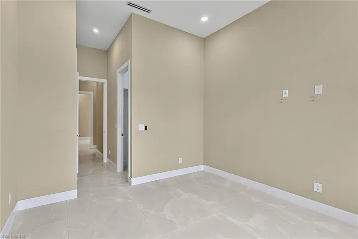 455 Se 17th Ave, Cape Coral, Florida 33990