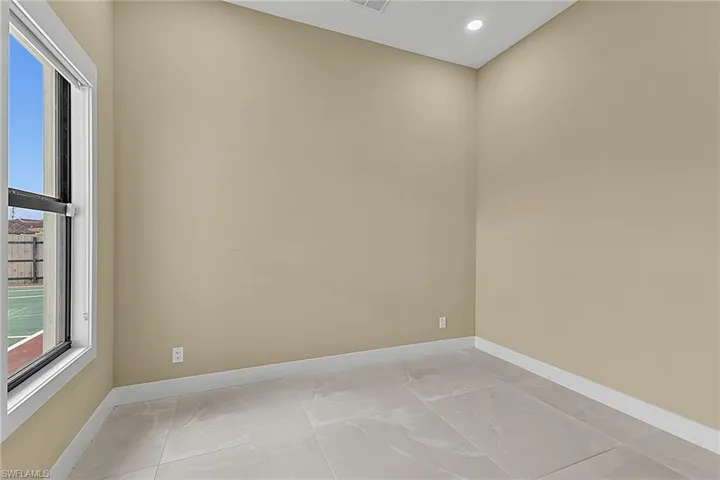 455 Se 17th Ave, Cape Coral, Florida 33990
