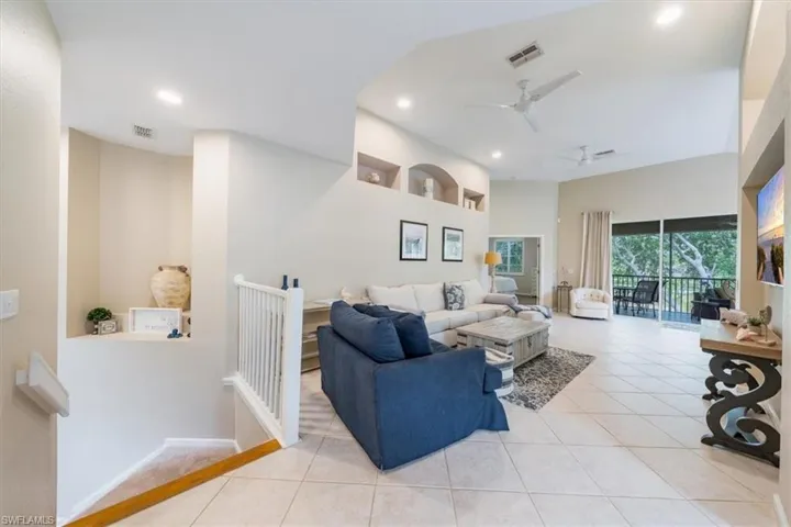 2nd Floor Carriage / Coach Home 3 BR, 2 BA
