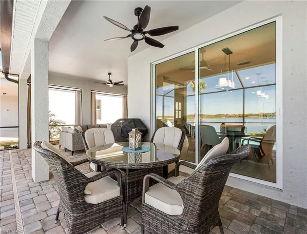 Lanai dining area