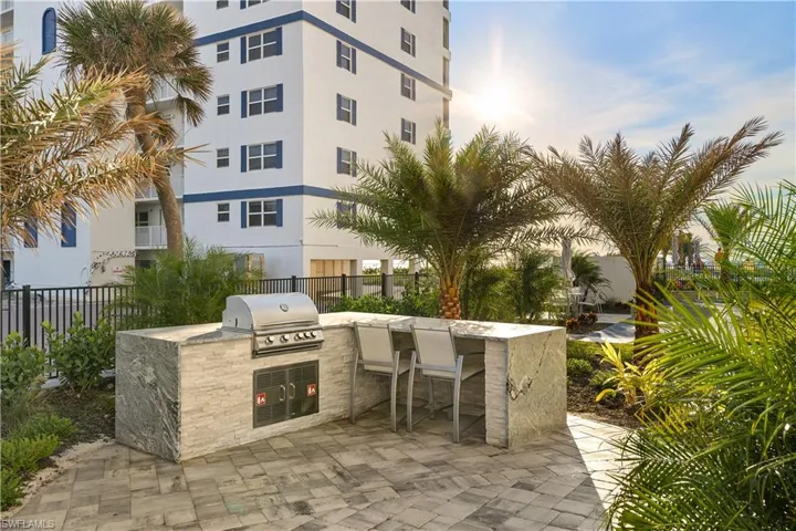 Brand New Community Grilling Area in the Courtyard