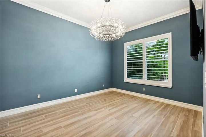 Guest bedroom.