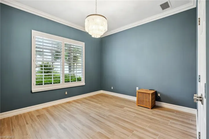 Guest bedroom.