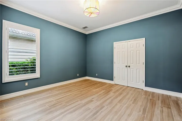 Guest bedroom.