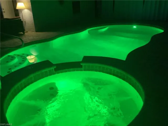 Details featuring a pool