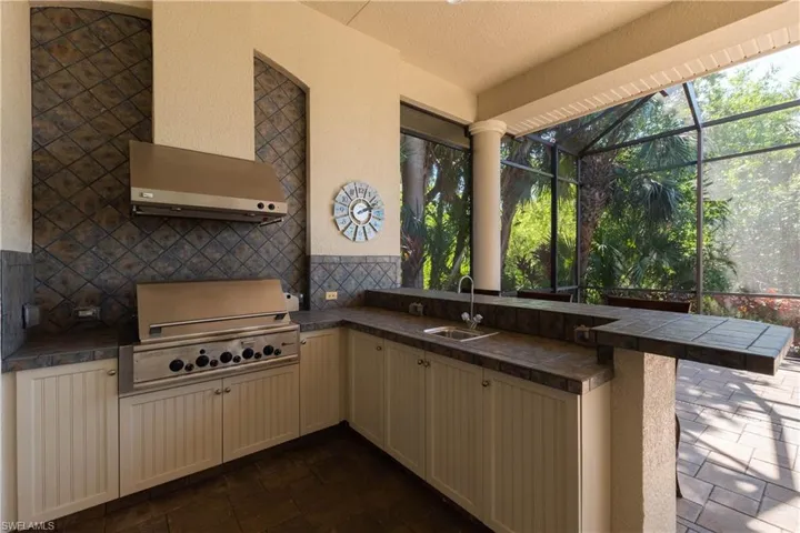OUTDOOR KITCHEN