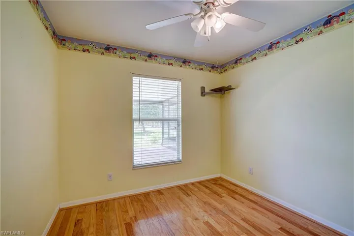 The 2nd of the 2 guest bedrooms. More of that gorgeous hardwood flooring