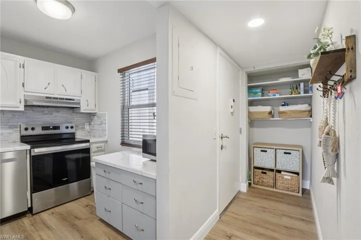 Kitchen featuring appliances SS