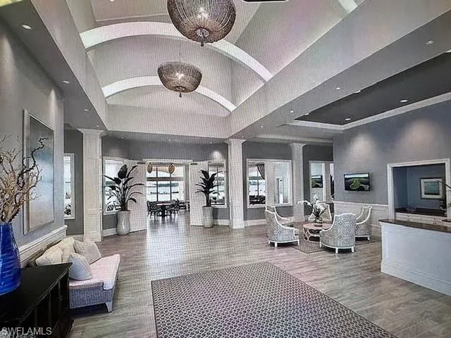 Common area featuring lofted ceiling and recessed lighting