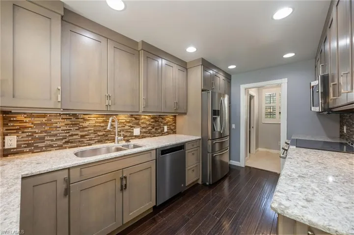 5429 Cove Cir 109, Naples, Florida 34119