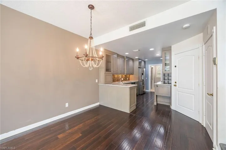 5429 Cove Cir 109, Naples, Florida 34119