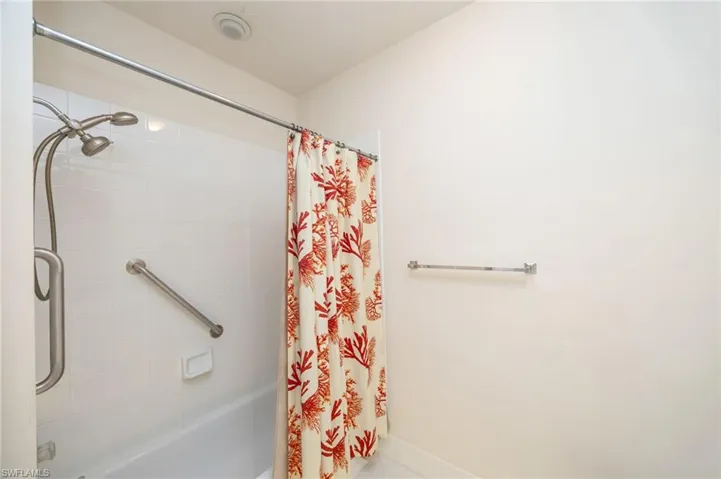 5429 Cove Cir 109, Naples, Florida 34119
