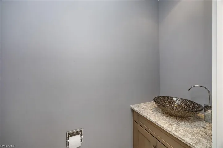 5429 Cove Cir 109, Naples, Florida 34119