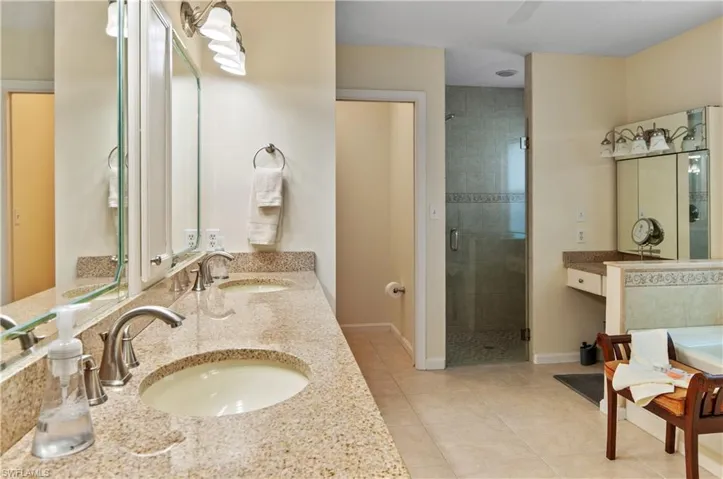 6041 Westbourgh Dr, Naples, Florida 34112
