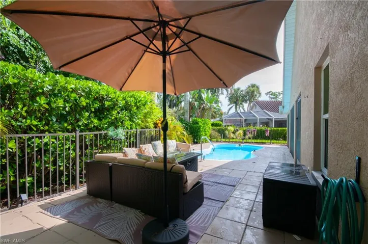 6041 Westbourgh Dr, Naples, Florida 34112