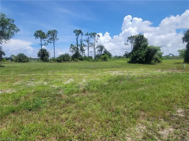 View of yard with a rural view