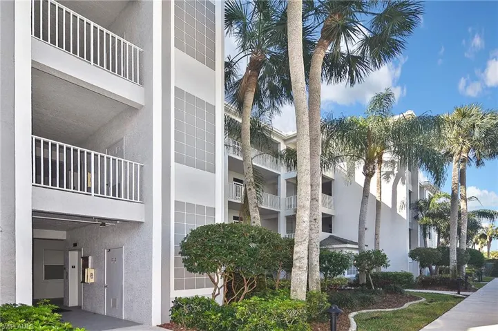 8066 Queen Palm Ln # 525, Fort Myers Fl 33966