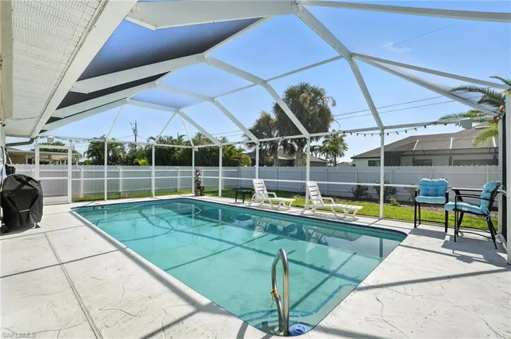 View of patio / terrace with a ceiling fan