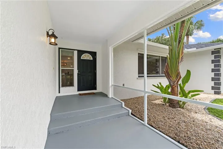 Screened Entry Way