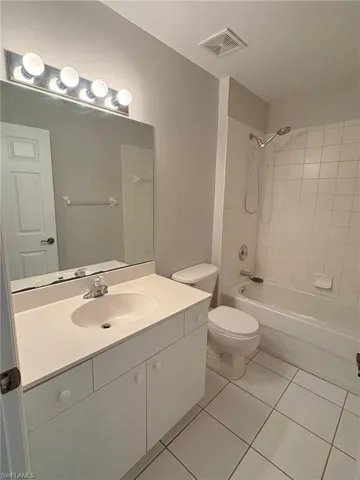 3619 Pine Oak Cir 108, Fort Myers, Florida 33916