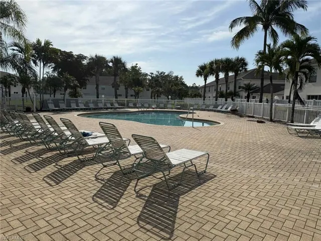 3619 Pine Oak Cir 108, Fort Myers, Florida 33916
