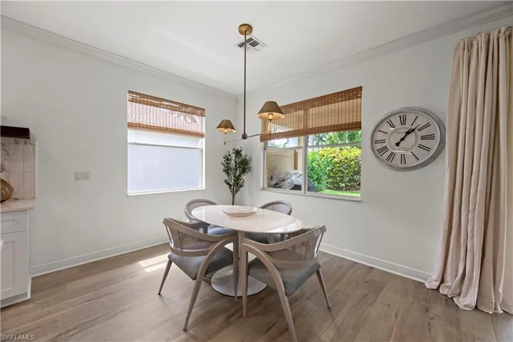 Breakfast / casual dining area