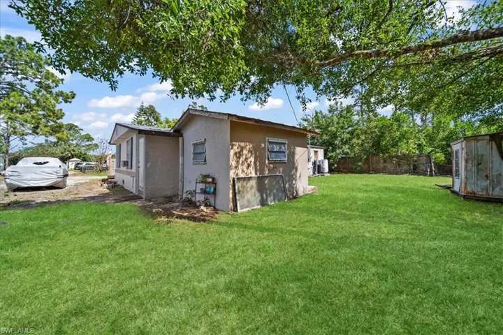 Backyard w/Shed for storage