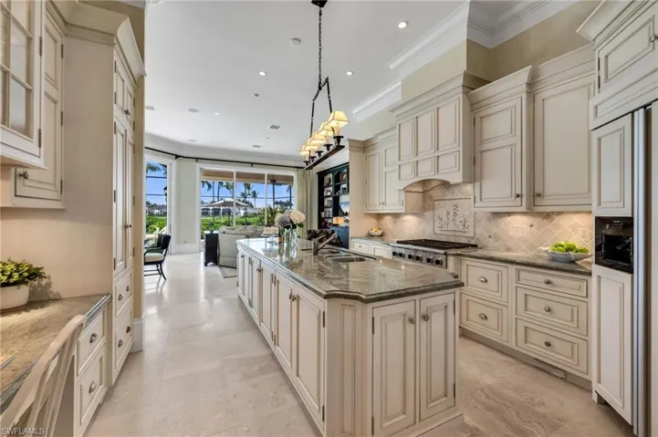 Oversized island is perfect for food preparation and great when you are entertaining guest, with plenty of room for food platters!