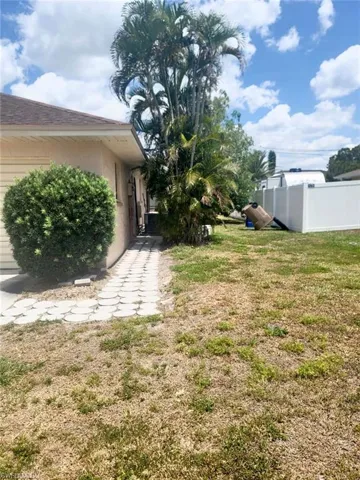 1624 Country Club Pkwy, Lehigh Acres Fl 33936