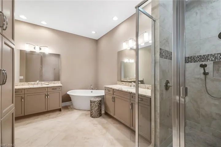 7825 Hawthorne Dr 2104, Naples, Florida 34113