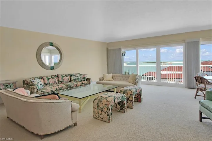60  Pelican W ST, Naples, FL 34113