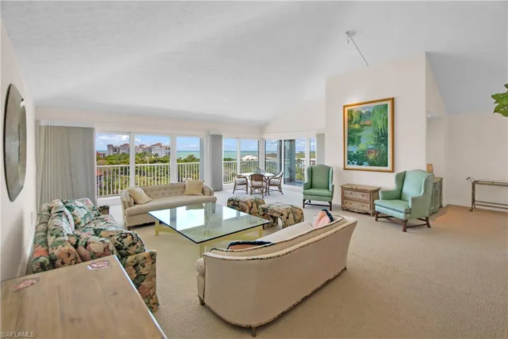 60  Pelican W ST, Naples, FL 34113