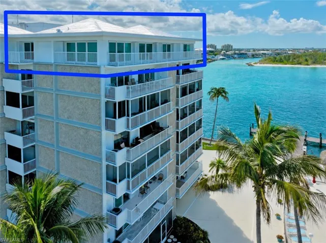 60  Pelican W ST, Naples, FL 34113