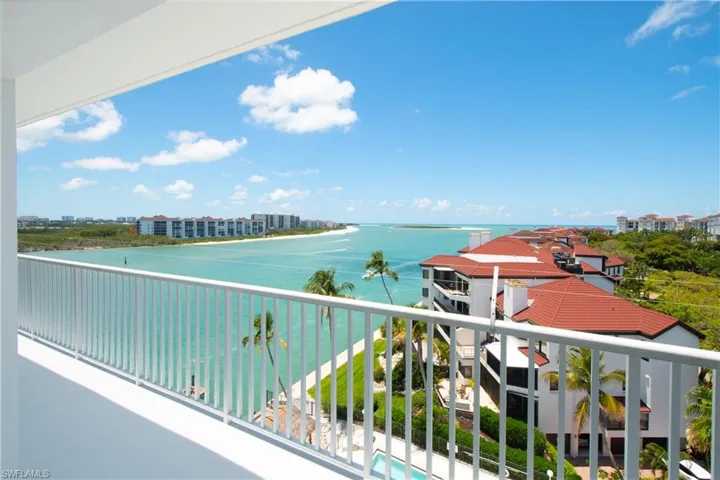 60  Pelican W ST, Naples, FL 34113