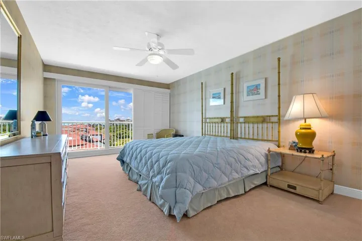 60  Pelican W ST, Naples, FL 34113