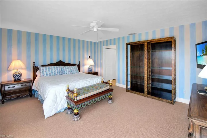 60  Pelican W ST, Naples, FL 34113