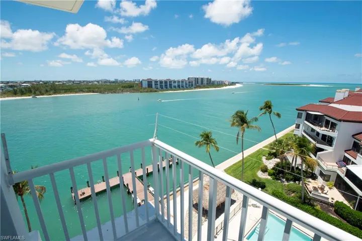 60  Pelican W ST, Naples, FL 34113