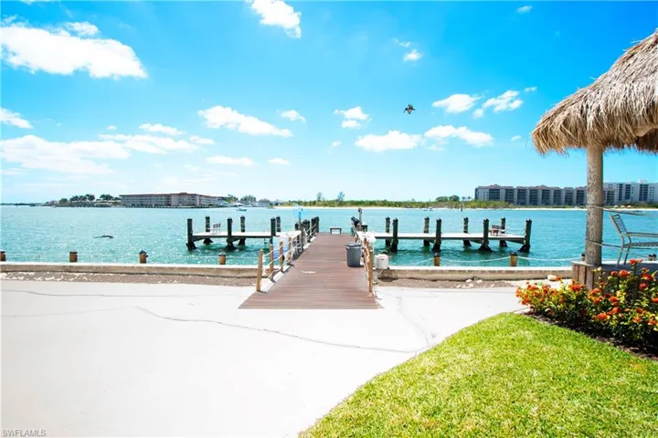 60  Pelican W ST, Naples, FL 34113