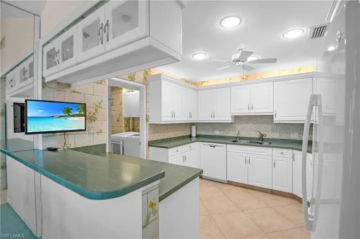 60  Pelican W ST, Naples, FL 34113