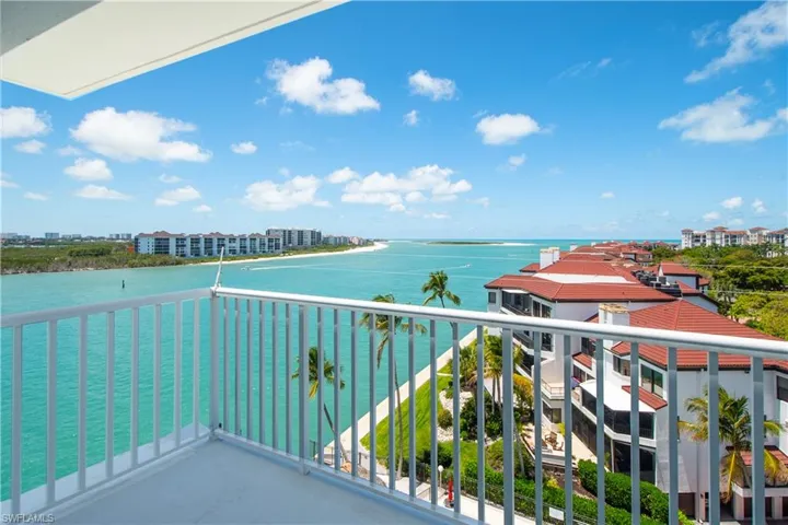 60  Pelican W ST, Naples, FL 34113